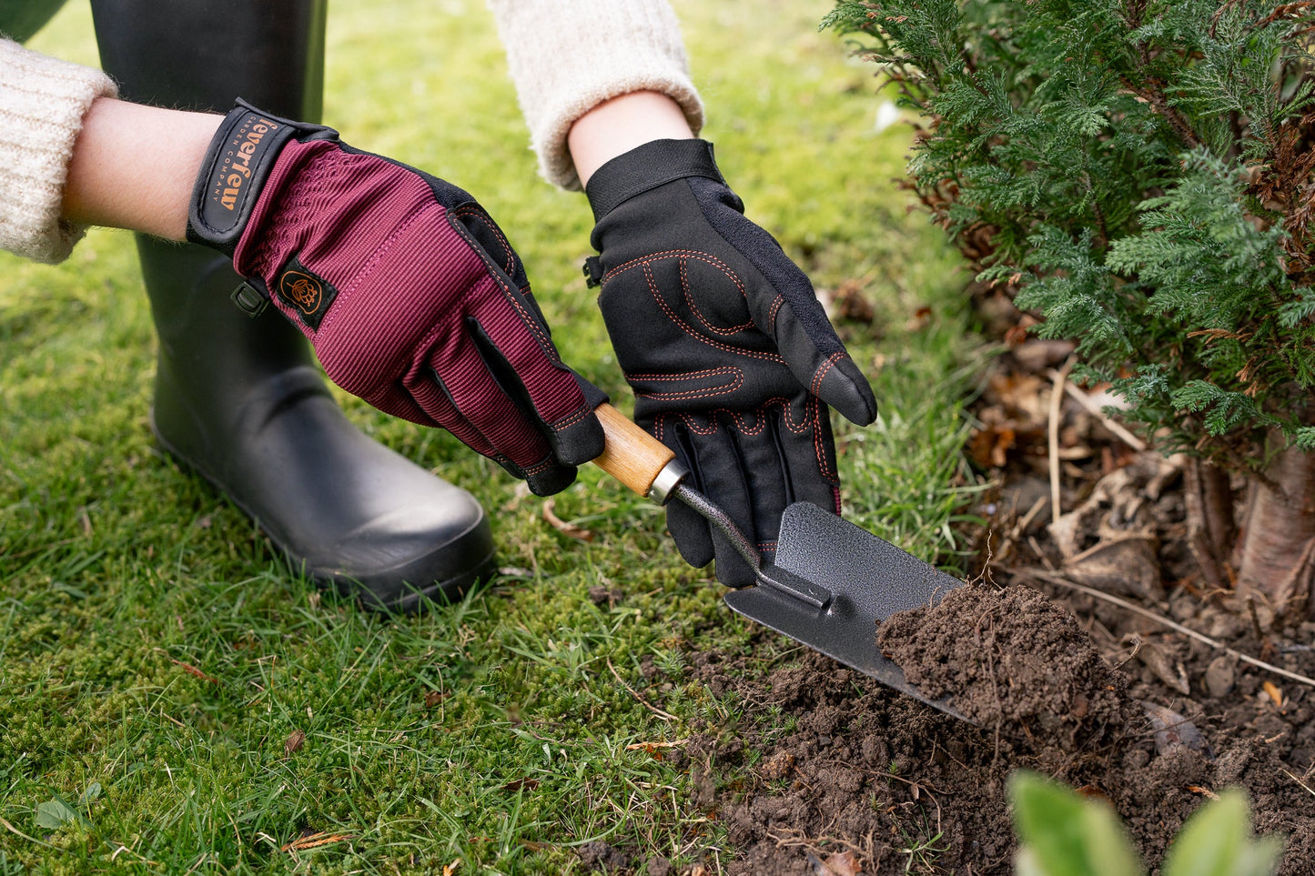 Feverfew Women’s Gardening Gloves | Plum therapyofflowers.com