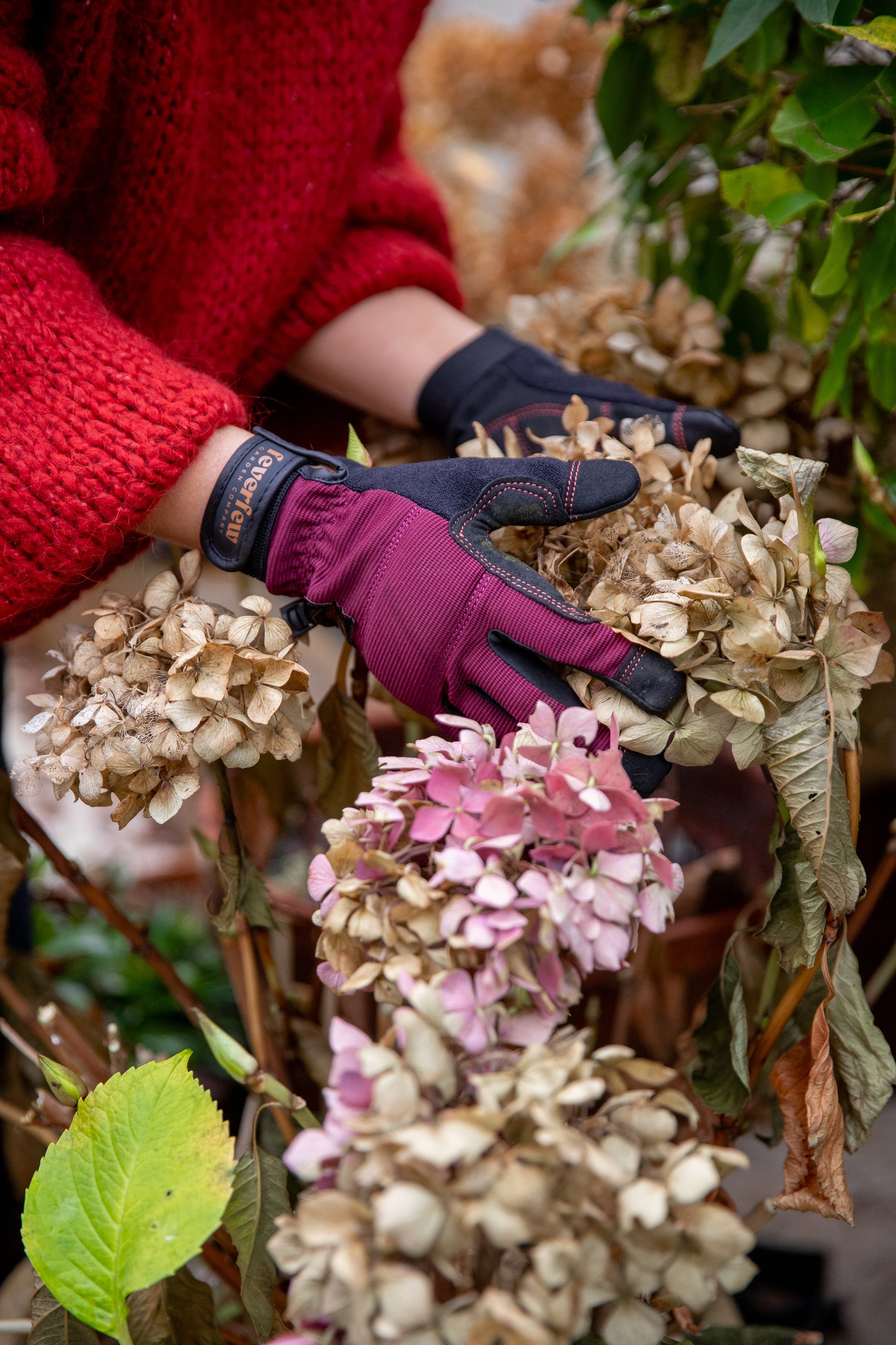 Feverfew Women’s Gardening Gloves | Plum therapyofflowers.com