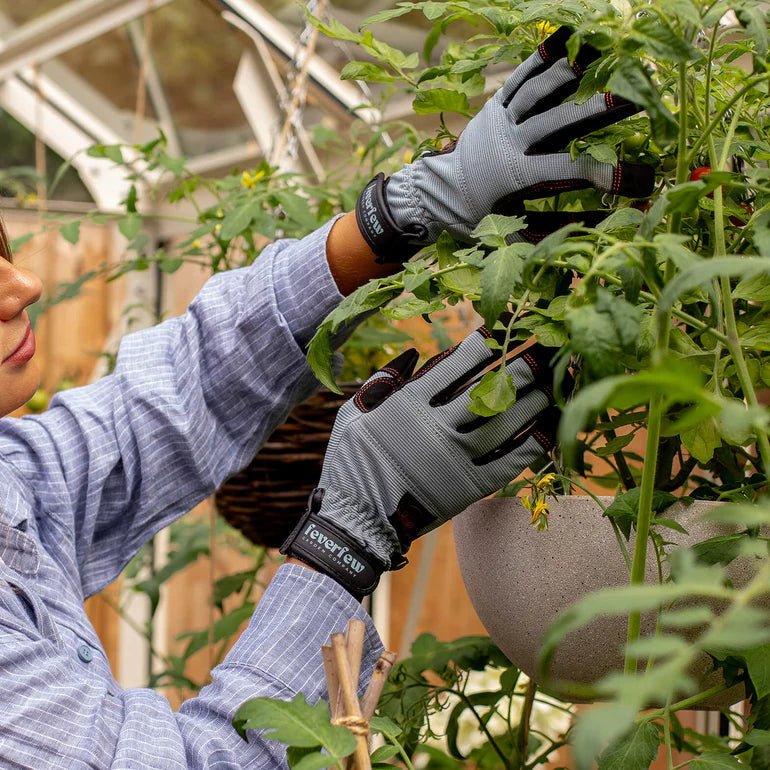 Feverfew Women’s Gardening Gloves | Cornflower therapyofflowers.com