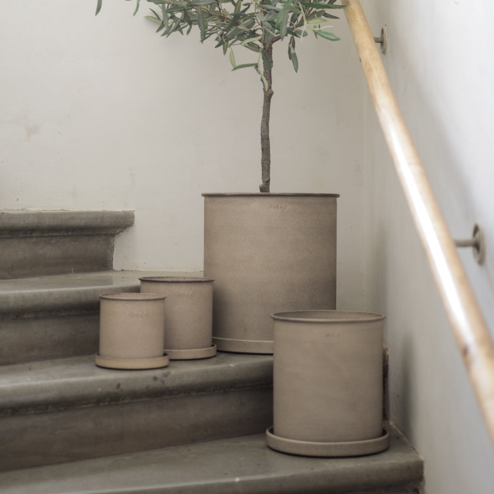 DBKD Plant Pot Small, Set of 2, Black | Metal Plant Pots with Matching Saucers therapyofflowers.com
