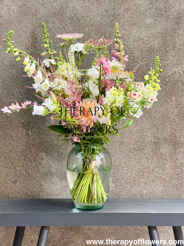 Dahlia Henriette therapyofflowers.com